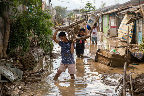 Floods wreak havoc in Philippines