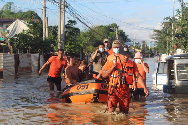 Floods wreak havoc in Philippines