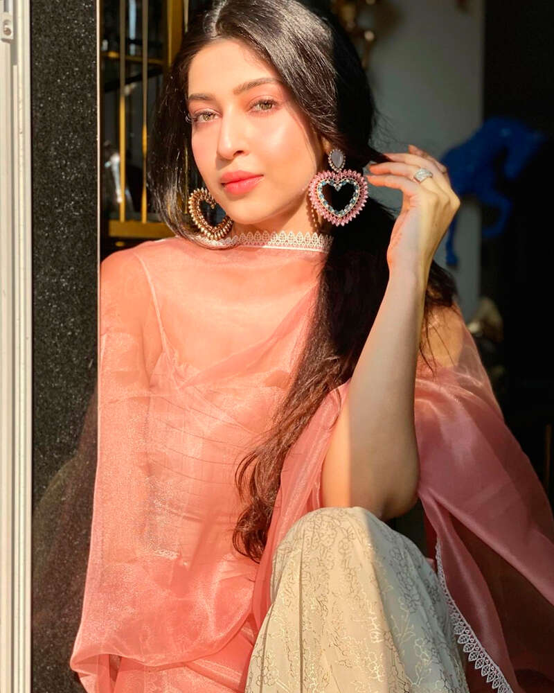 <BR> is turning heads with her bewitching pictures <BR> is turning heads with her bewitching pictures