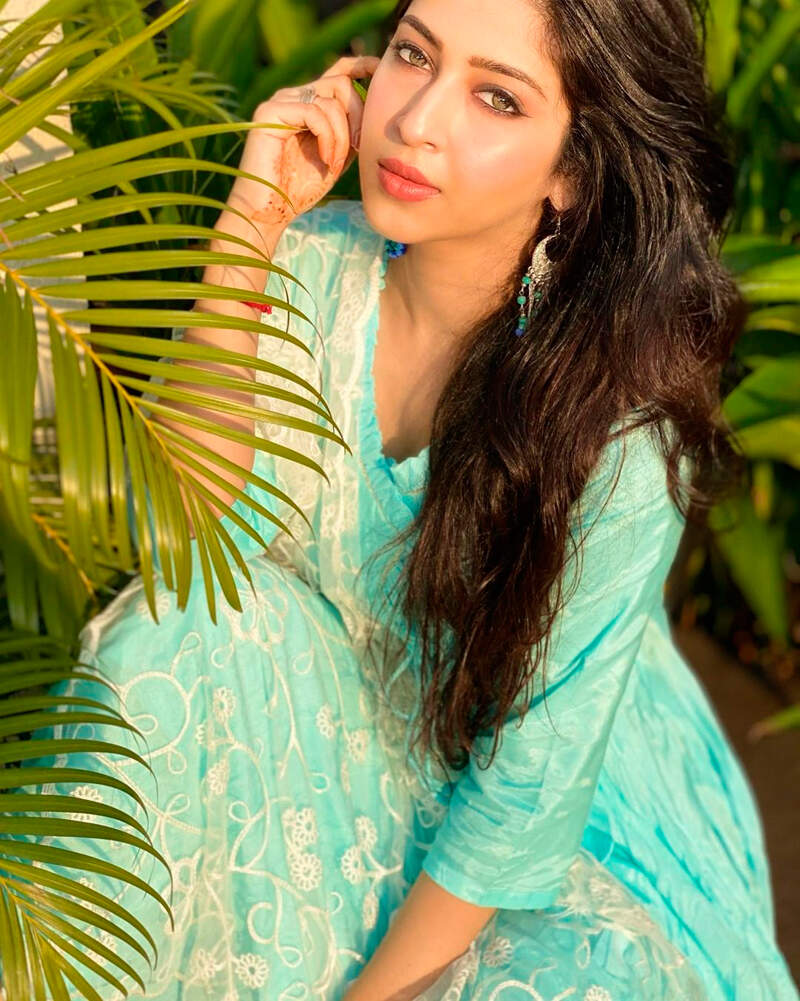 <BR> is turning heads with her bewitching pictures <BR> is turning heads with her bewitching pictures
