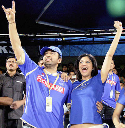 Shilpa, Raj celebrate RR victory