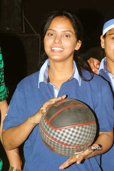 Neetu dabbles with basketball