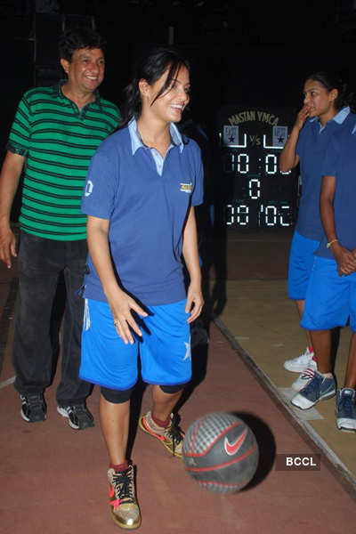 Neetu dabbles with basketball