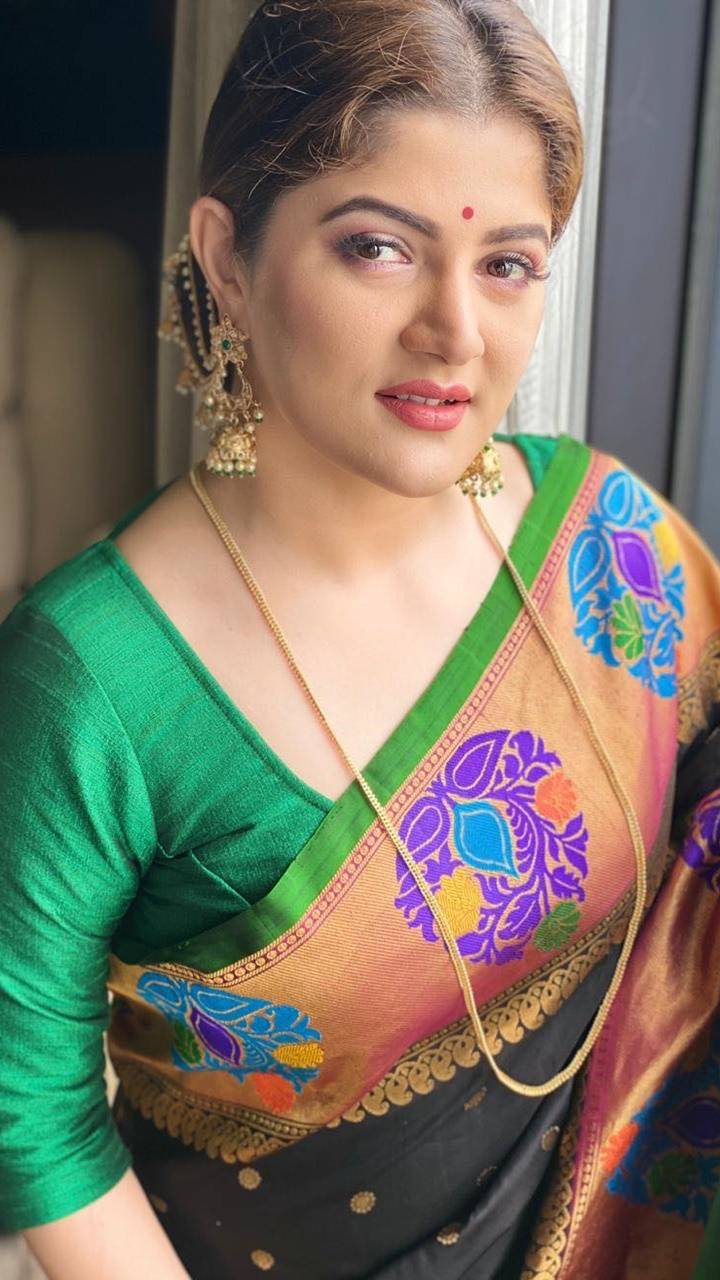 srabonti chatterjee in saree