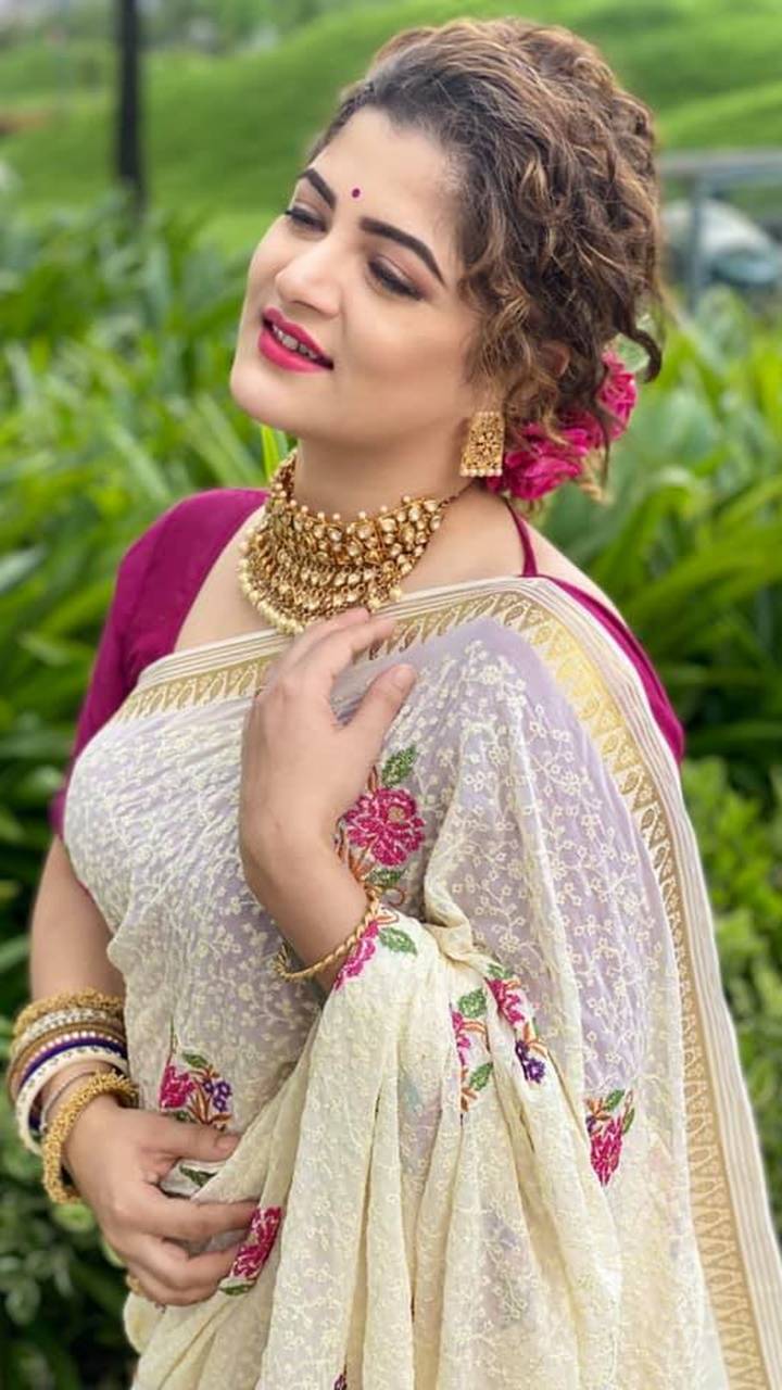 srabonti chatterjee in saree