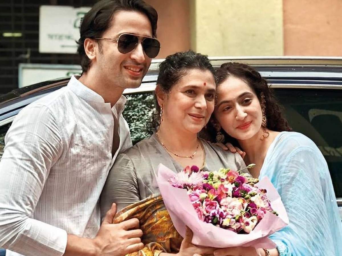 Shaheer Sheikh ties the knot with Ruchikaa Kapoor; 'maa' Supriya Pilgaonkar  attends their court marriage, see pics | The Times of India