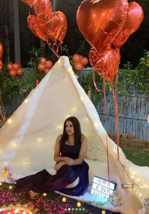 Bigg Boss fame Himanshi Khurana gets emotional as she celebrates birthday with friends