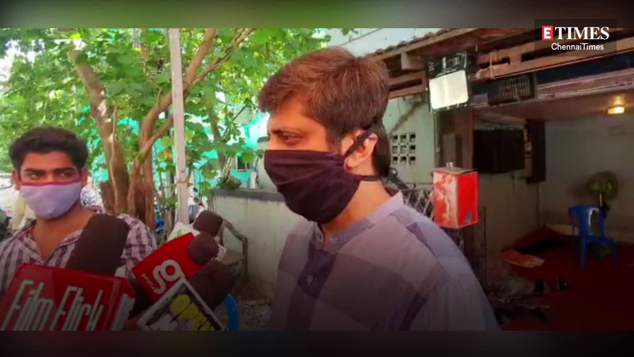 Director Mohan Raja's pays his last respects to director Siva's father