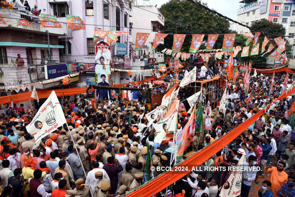GHMC polls: Amit Shah holds roadshow in Hyderabad