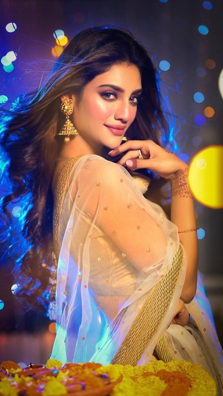 Nusrat Jahan: The sizzling beauty with brain | Times of India