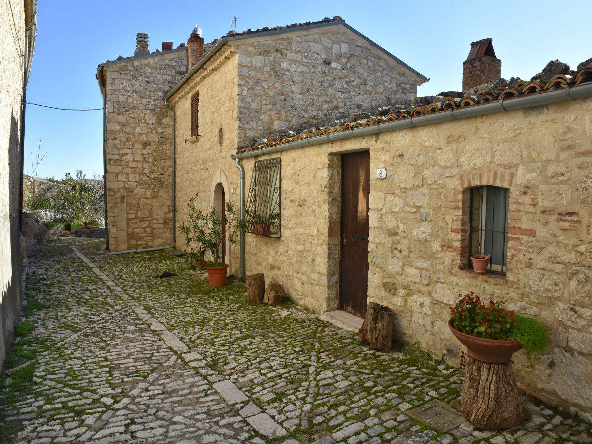 Castropignano, the Italian town is selling houses for just €1