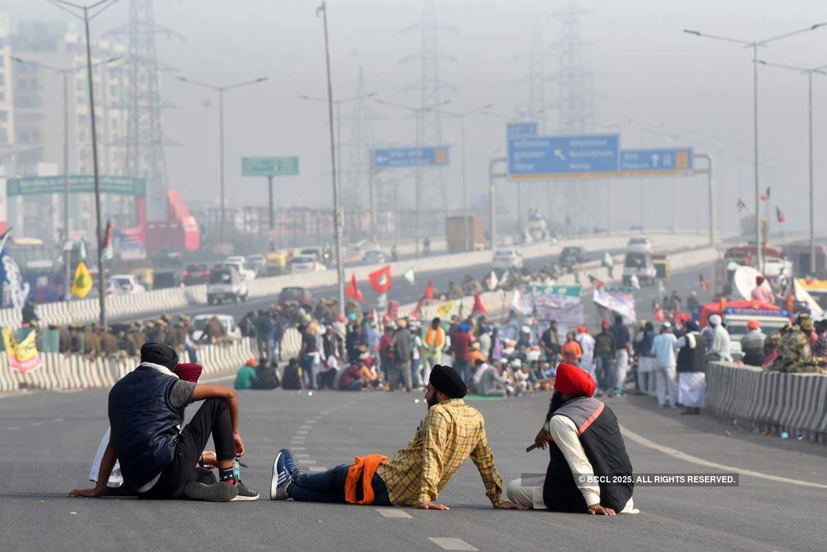 Delhi CM meets farmers at Singhu border; supports 'Bharat Bandh'