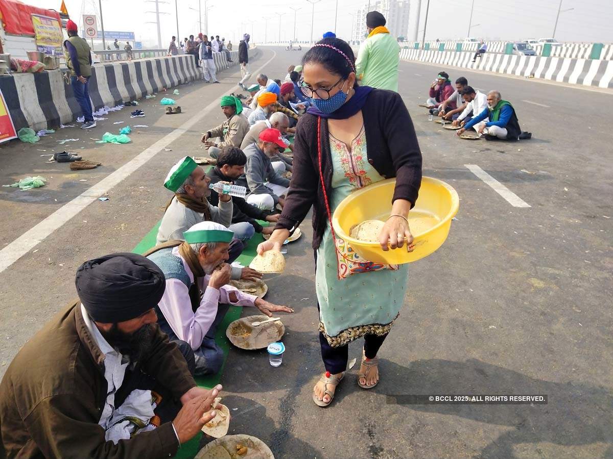 Delhi CM meets farmers at Singhu border; supports 'Bharat Bandh'