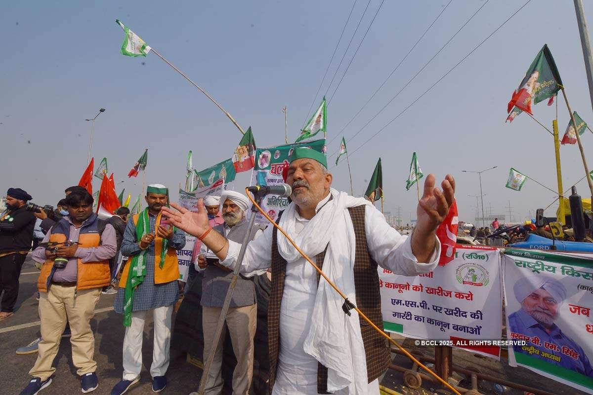 Delhi CM meets farmers at Singhu border; supports 'Bharat Bandh'