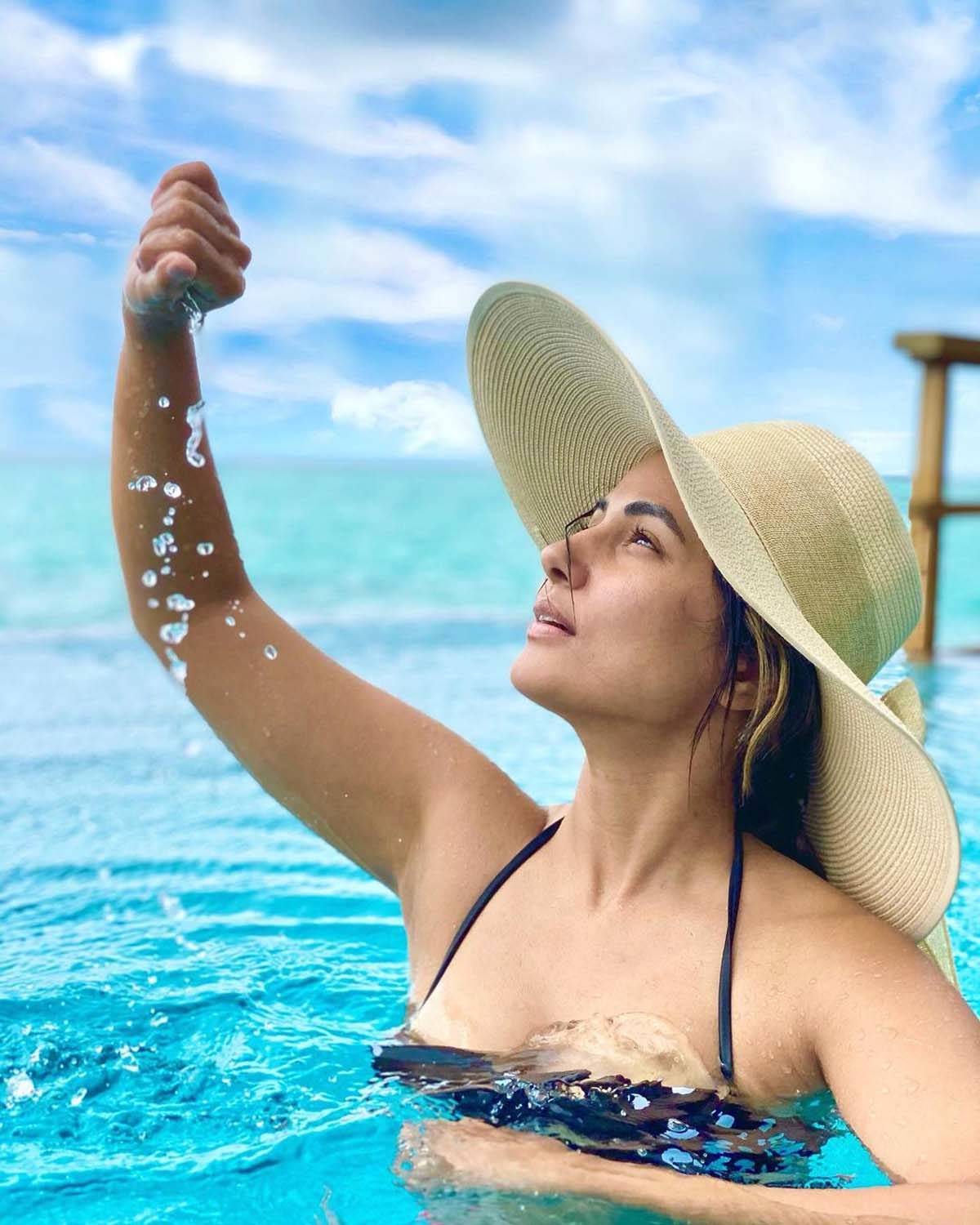 Hina Khan's Maldives vacation pictures will make you hit the beach! |  Photogallery - ETimes