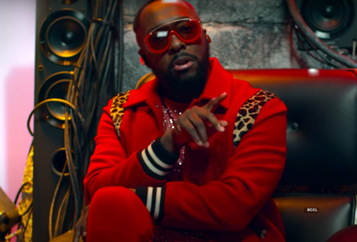 Lauren Gottlieb kills it in Shakira's moves in 'Girl like me' by Black