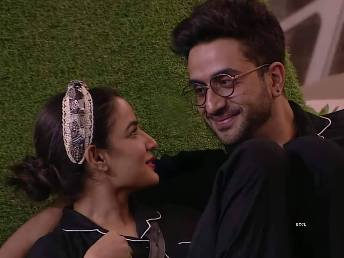 Bigg Boss 14: From best friends to being in a relationship for 3 years; a  look at Jasmin Bhasin-Aly Goni's love story | The Times of India