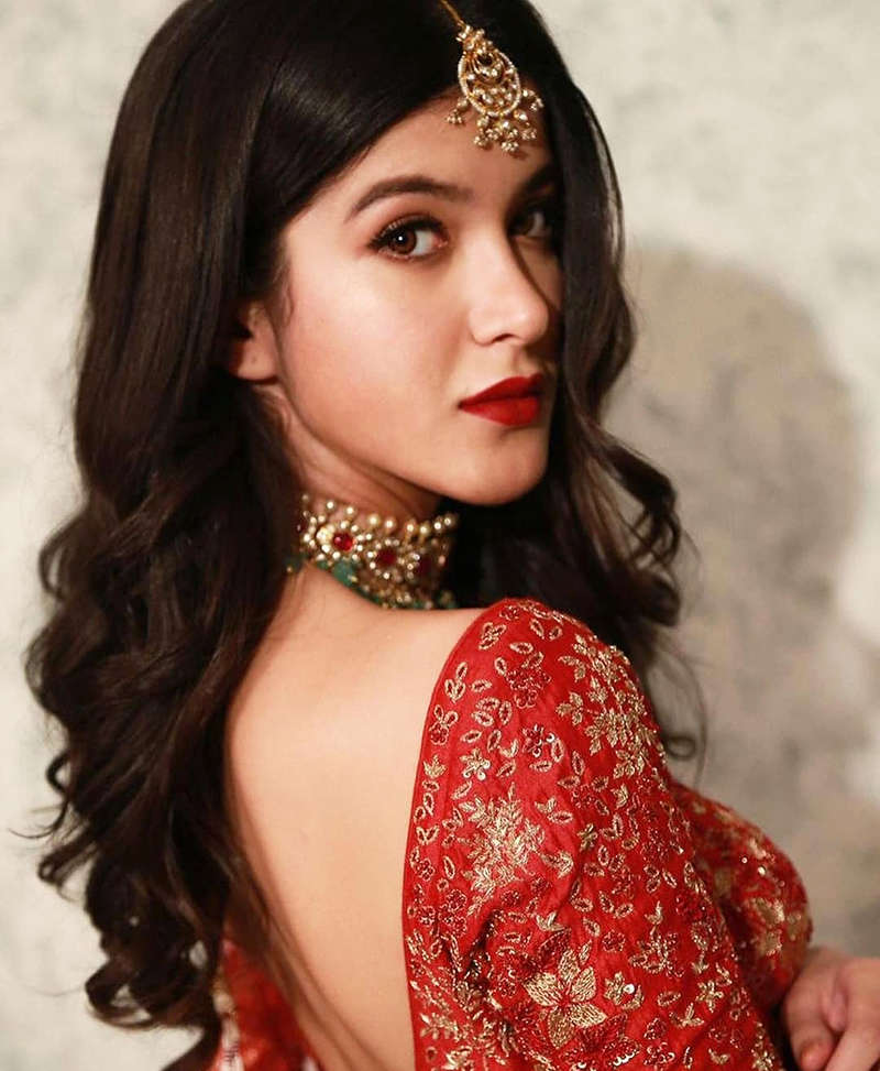 Shanaya Kapoor is making heads turn with her glamorous pictures in an elegant chikankari co-ord set