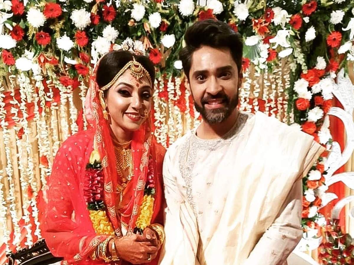 Gourab Chatterjee-Devlina Kumar get married, their wedding pics are straight out of a fairytale | The Times of India
