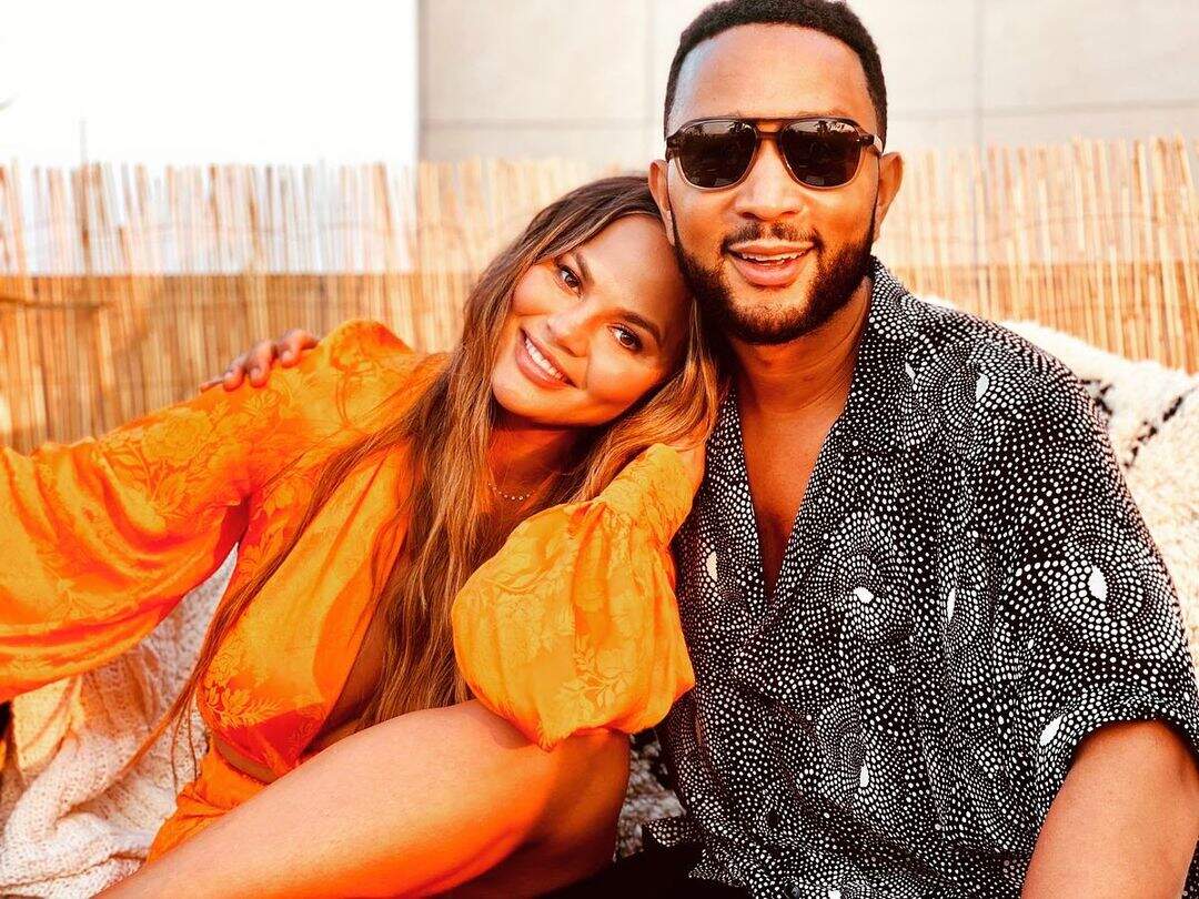 Chrissy Teigen and John Legend's pictures set the sweetest relationship