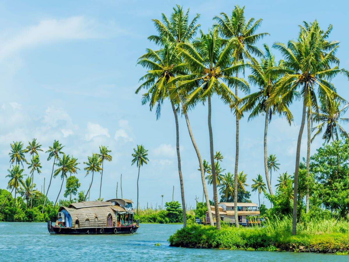 Kerala: Tourist spots gradually returning to normal after a hiatus Kerala: Tourist spots gradually returning to normal after a hiatus
