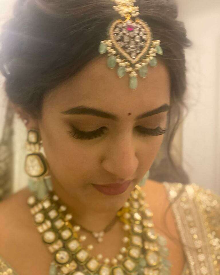 Earthy, neutral tones, textured hair and dewy, fresh skin: Niharika  Konidela's makeup and hair do for NisChay's wedding decoded | Telugu Movie  News - Times of India