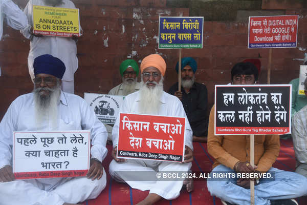 Farmers intensify protest against farm laws