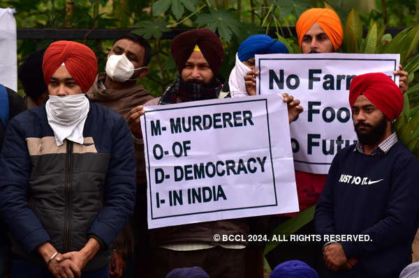 Farmers intensify protest against farm laws