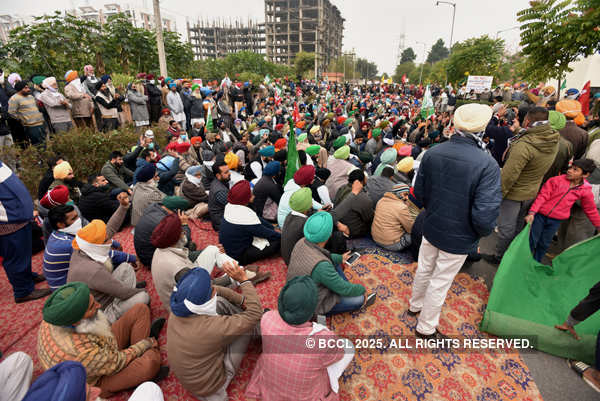 Farmers intensify protest against farm laws