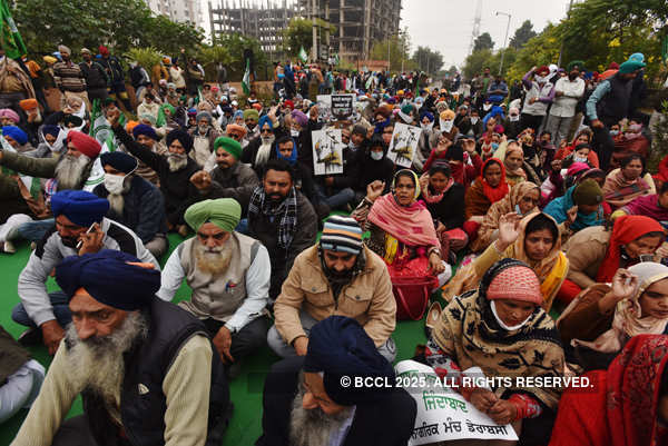 Farmers intensify protest against farm laws