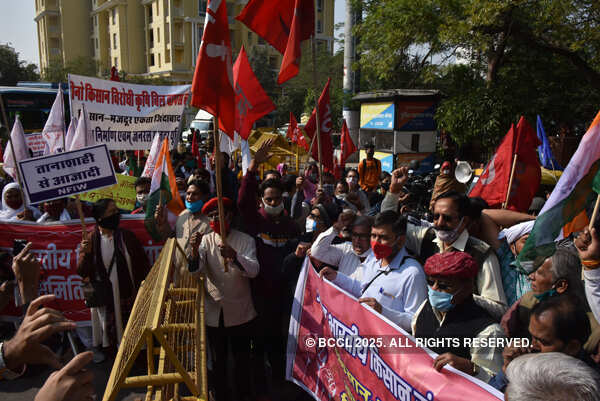 Farmers intensify protest against farm laws