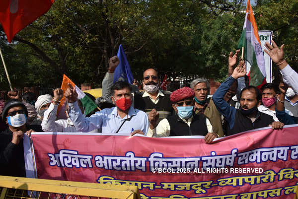 Farmers intensify protest against farm laws