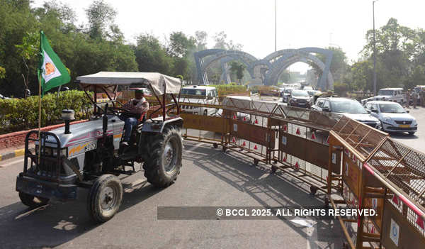 Farmers intensify protest against farm laws