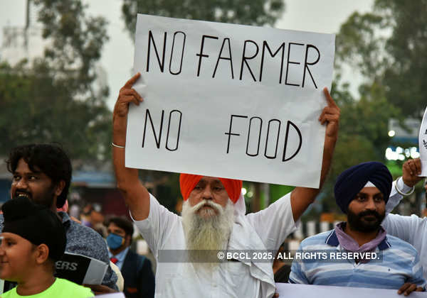 Farmers intensify protest against farm laws