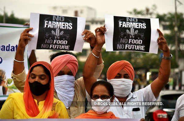 Farmers intensify protest against farm laws