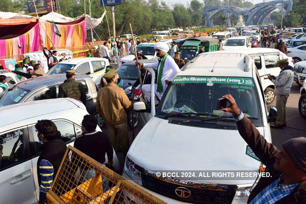 Farmers intensify protest against farm laws