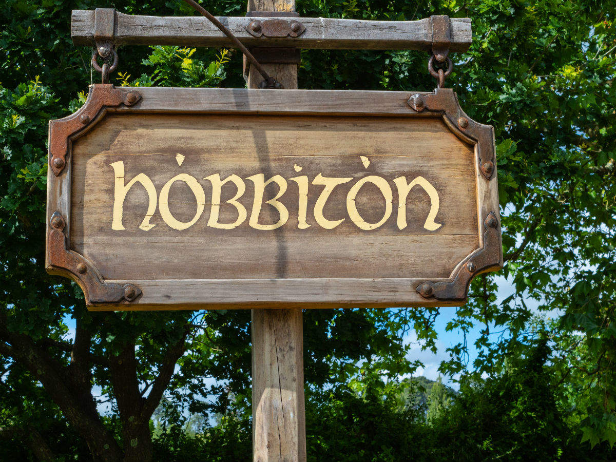 DIY Second Breakfast Hobbit Sign from Lord of the Rings