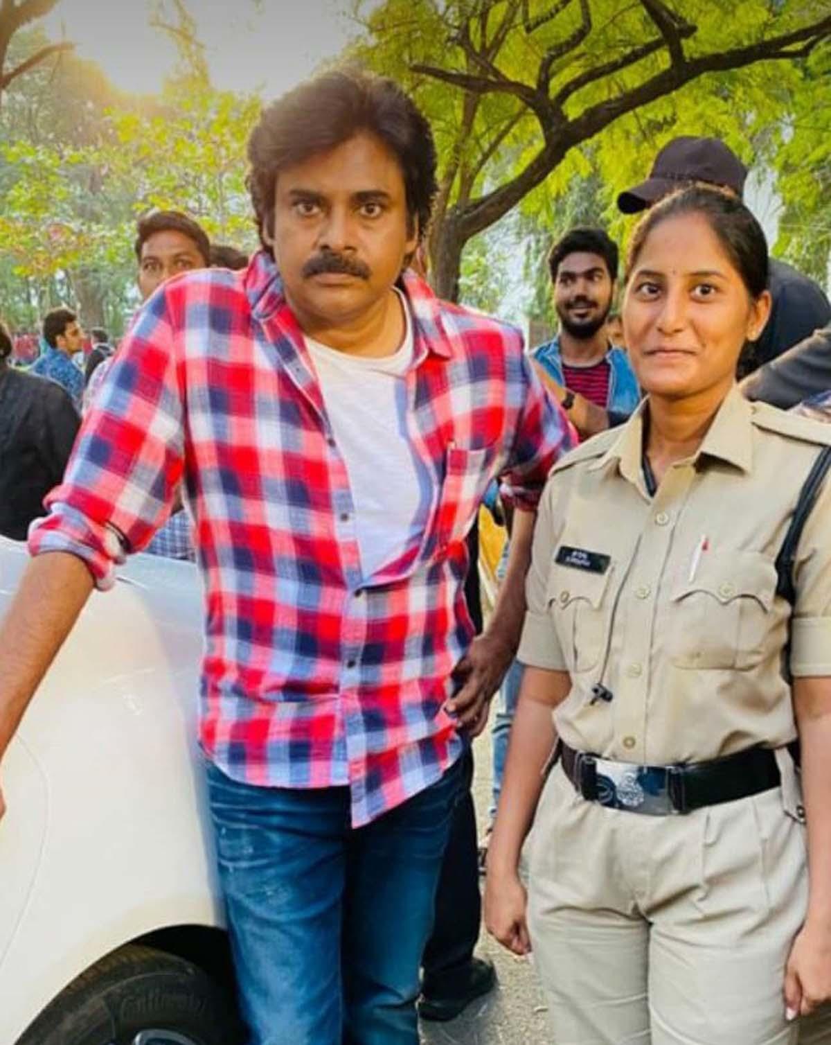 Tollywood star Pawan Kalyan surprises fans with his look in ...