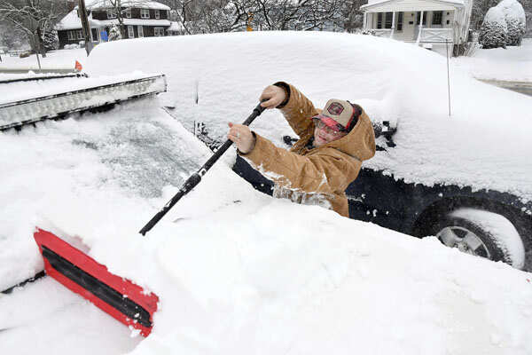 Massive snowfall wreaks havoc in US Northeast