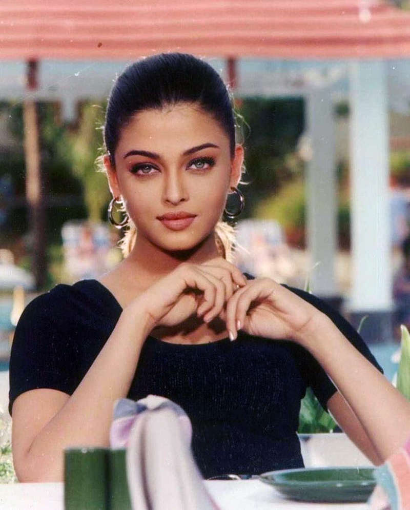 Aishwarya Rai, Malaika Arora, Kartik Aaryan: 12 celebrity photos