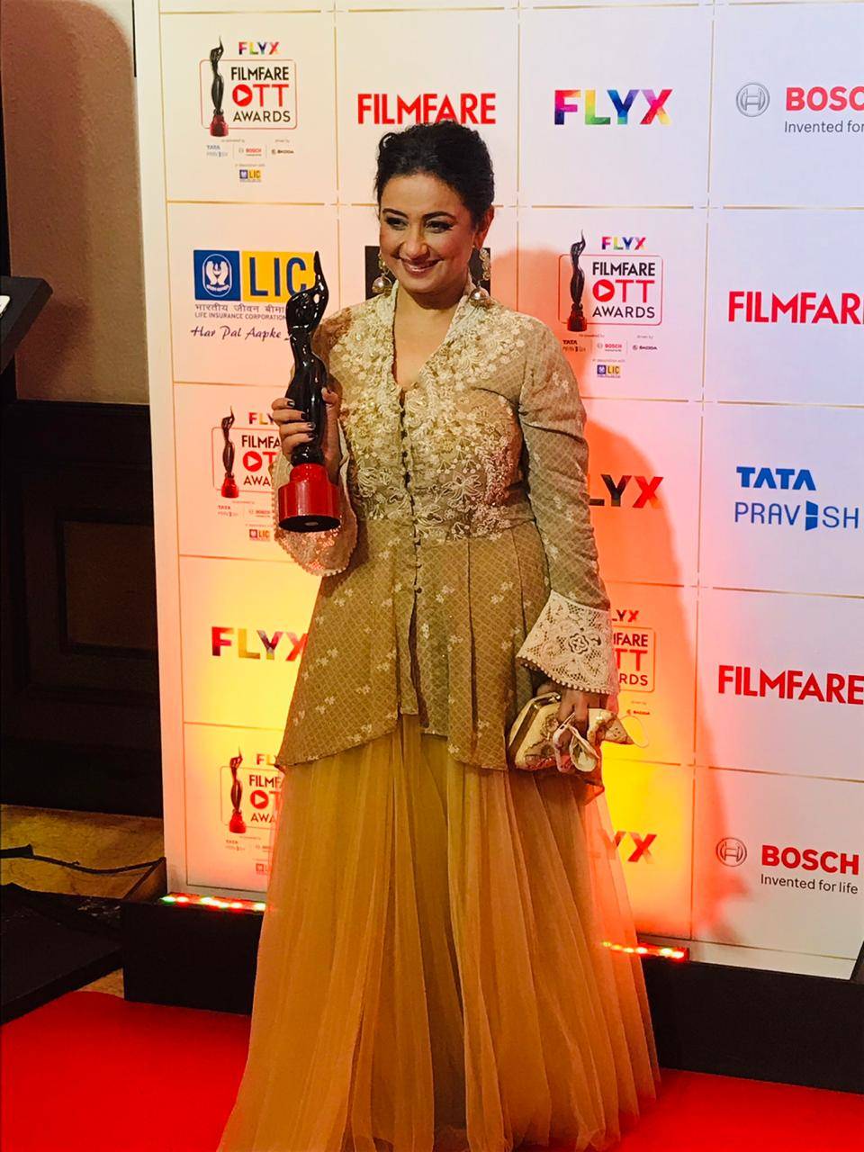 Flyx Filmfare Ott Awards 2020 Divya Dutta Bags The Best Actress In Supporting Role For Drama Series Special Ops Indian सम च र