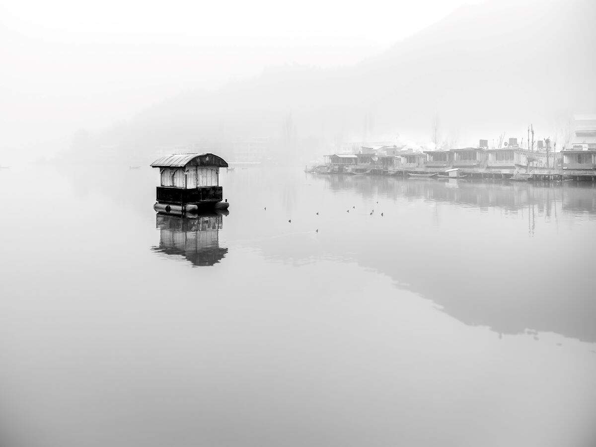 Srinagar: Dal Lake freezes as severe cold wave grips the valley Srinagar: Dal Lake freezes as severe cold wave grips the valley