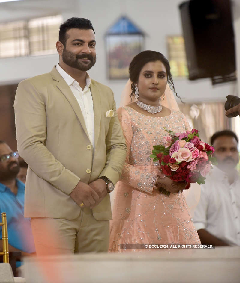 Malayalam actress Roshna Ann Roy ties the knot with Kichu Tellus