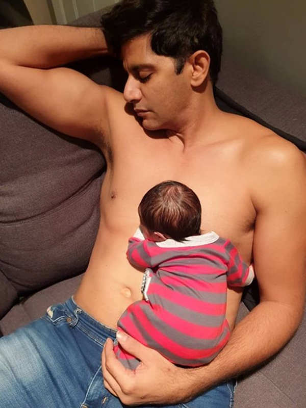 Karanvir Bohra and wife Teejay Sidhu share newborn daughter's picture |  Photogallery - ETimes