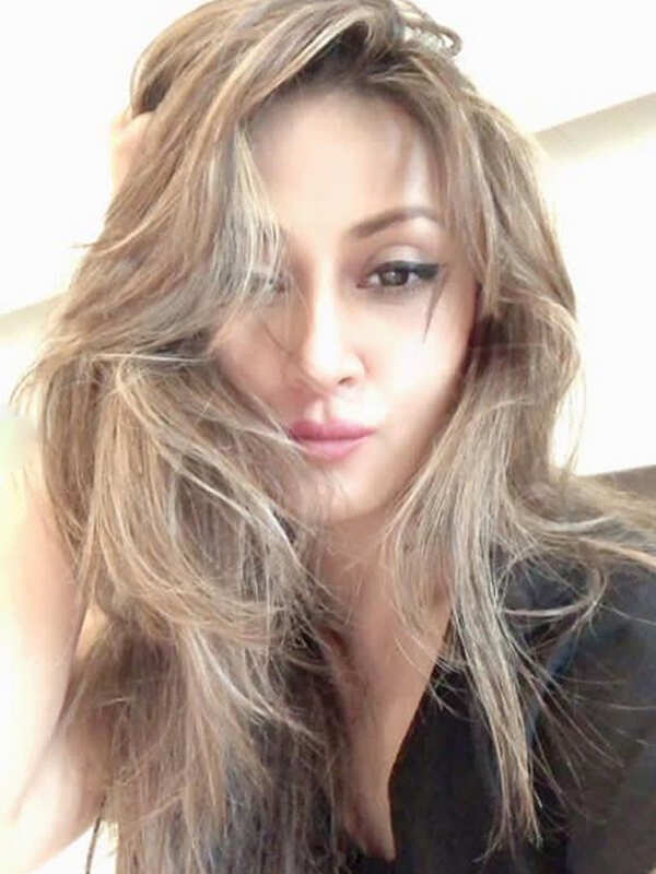Kasautii Zindagii Kay 명성 Urvashi Dholakia는 전혀 노화되지 않는 것 같습니다.