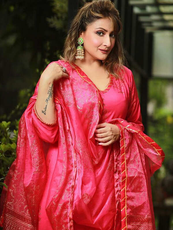 Kasautii Zindagii Kay 명성 Urvashi Dholakia는 전혀 노화되지 않는 것 같습니다.