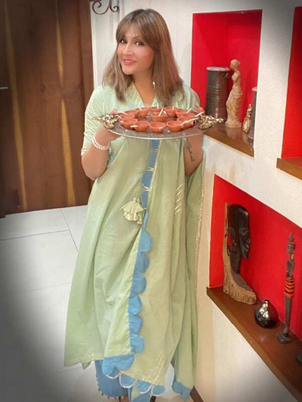 Kasautii Zindagii Kay 명성 Urvashi Dholakia는 전혀 노화되지 않는 것 같습니다.