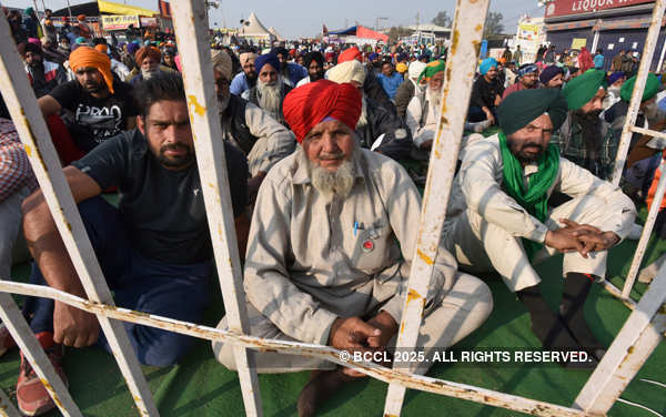 Farmers intensify protest against farm laws