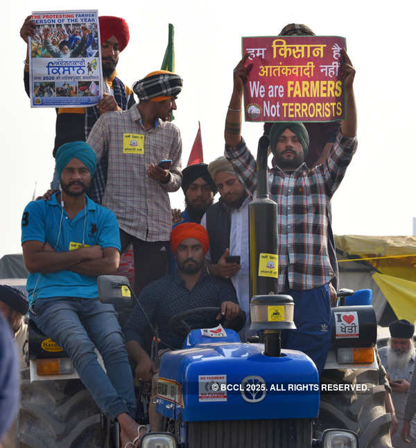 Farmers intensify protest against farm laws