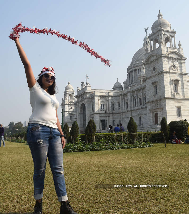 Xmas merriment brings respite to city